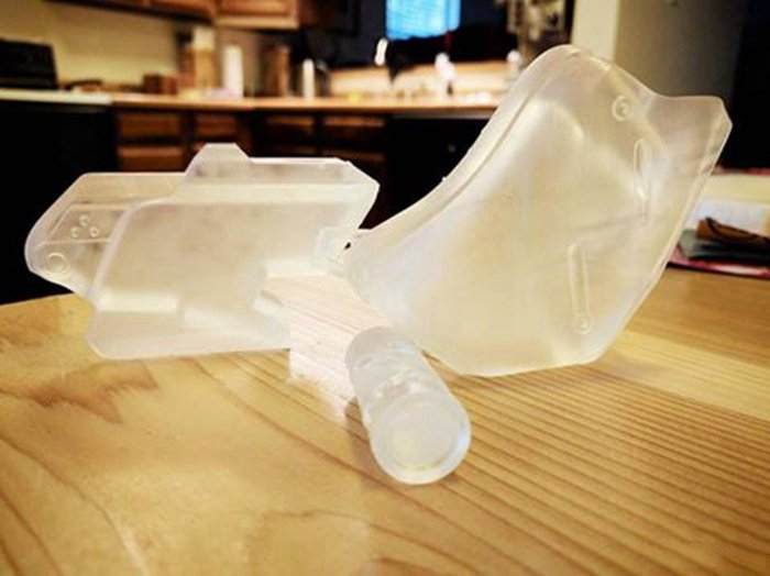 Smalls使用Form 2 3D打印機打印的槍支道具部件