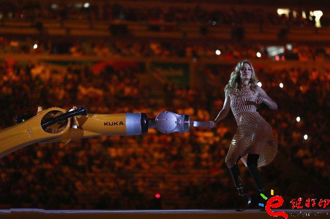 3D打印服裝_殘奧會開幕式之星Amy Purdy的3D打印連衣裙閃耀舞臺 3D打印服裝_殘奧會開幕式之星Amy Purdy的3D打印連衣裙閃耀舞臺