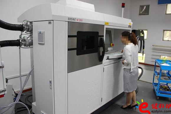 大型金屬3D打印機現場展示 金屬3d打印機大行其道 Optomec推出LENS機床系列金屬3D打印系統
