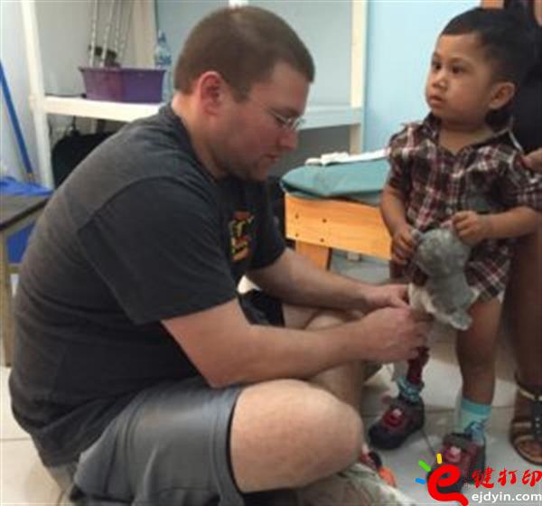 3d打印假肢,3d打印大腿假肢,3d打印假肢好處,3d打印假肢哪里定做,3d打印假肢哪里可以做,3d打印義肢,青島3d打印假肢,3d打印服務(wù)