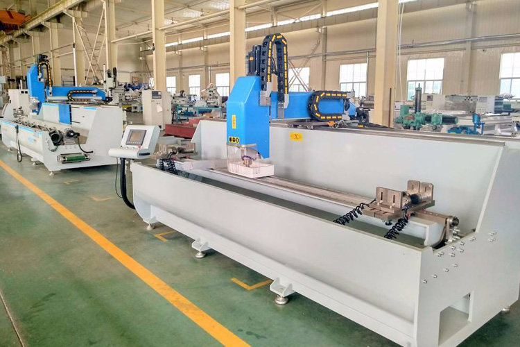 避免CNC加工中心發(fā)生碰撞的編程加工小技巧